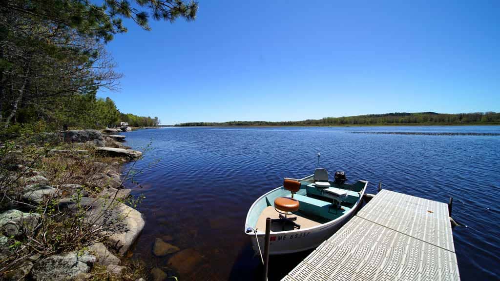 maine lakefront photo