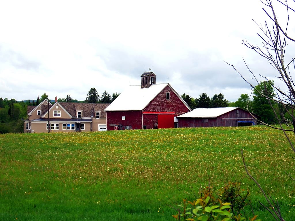 maine farm barn properties